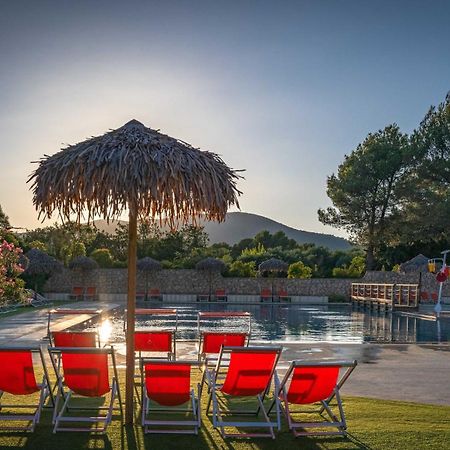 Auberge Les Hautes Prairies Lourmarin Exterior foto