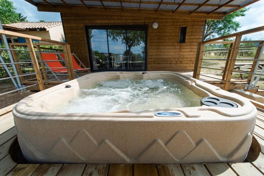 Auberge Les Hautes Prairies Lourmarin Exterior foto