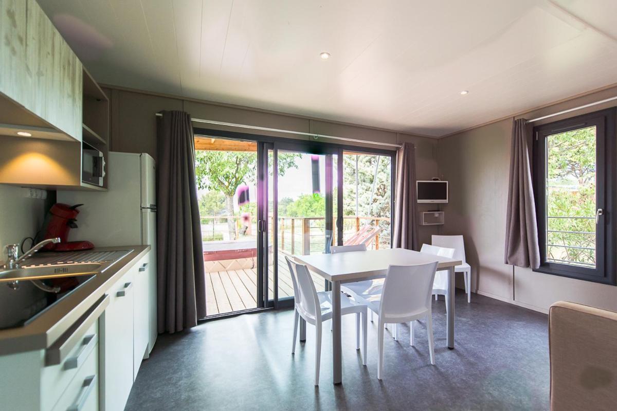 Auberge Les Hautes Prairies Lourmarin Exterior foto