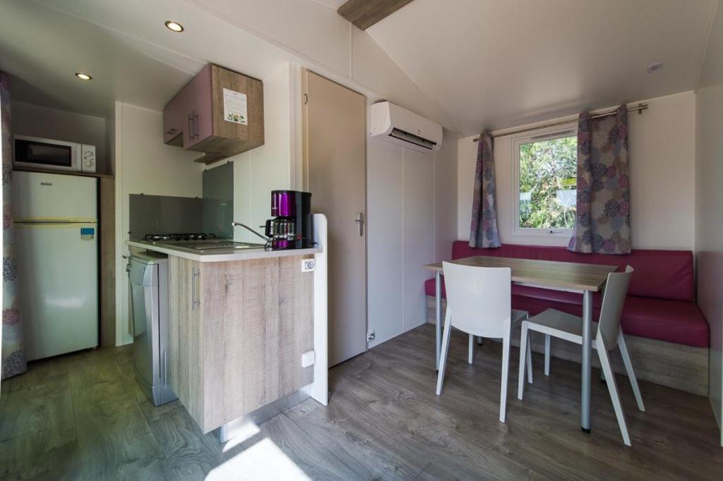 Auberge Les Hautes Prairies Lourmarin Exterior foto