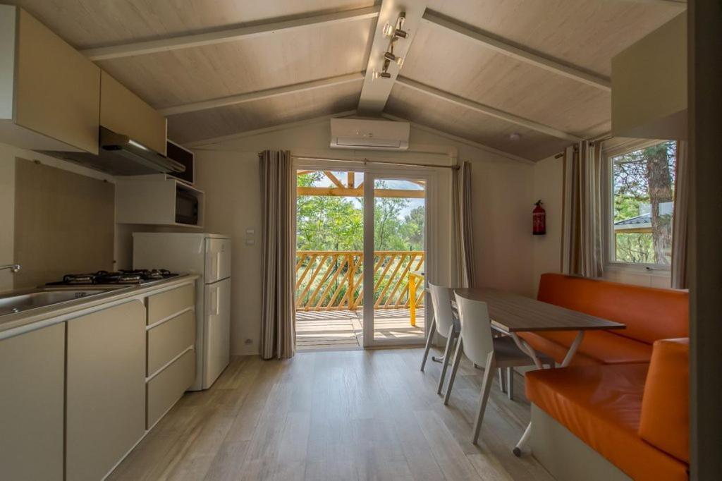 Auberge Les Hautes Prairies Lourmarin Exterior foto