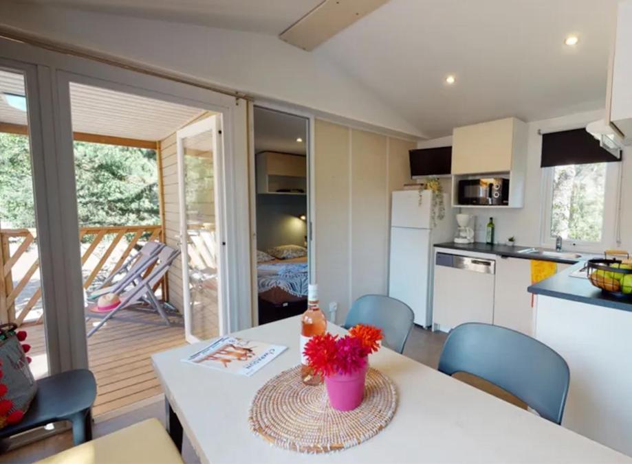 Auberge Les Hautes Prairies Lourmarin Exterior foto