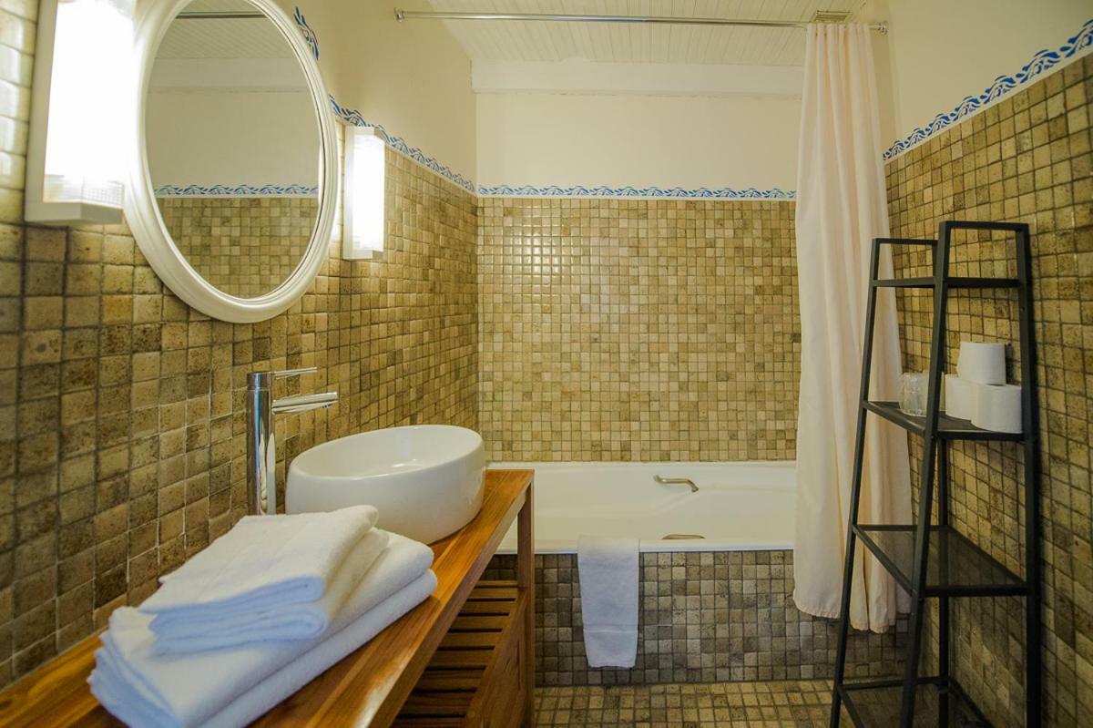 Auberge Les Hautes Prairies Lourmarin Exterior foto